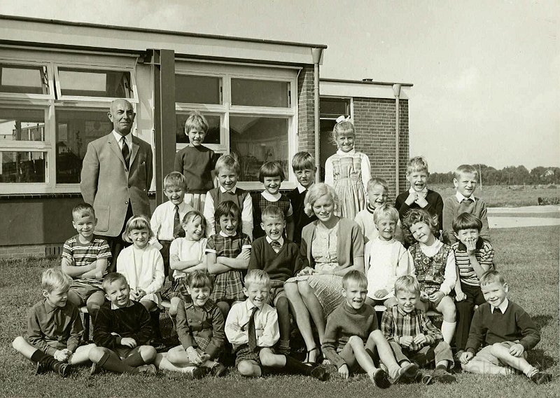 Schoolfoto Tasveld klas 1 1966 - 1967.jpg